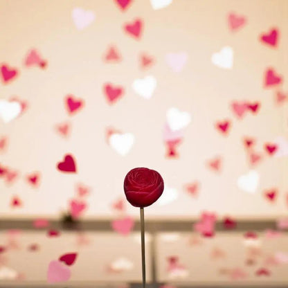 Petite renoncule rouge en cire artisanale, fleur poétique dans derrière de saint valentin  – Lulu Baladine